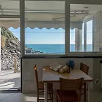 Unda De Ma With Ac & Sea View Balcony 아파트