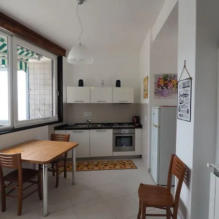Unda De Ma With Ac & Sea View Balcony Апартаменты Вернацца