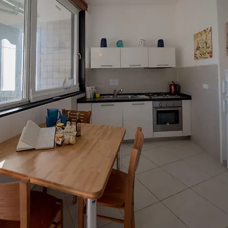 Unda De Ma With Ac & Sea View Balcony Apartman