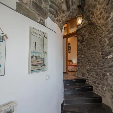 Unda De Ma With Ac & Sea View Balcony Apartment